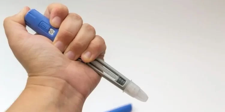 Canetas emagrecedoras no pós-parto: busca aumenta, mas há risco para a amamentação?