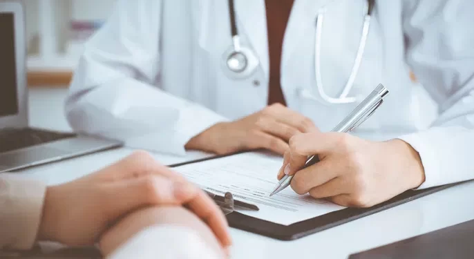 Leucemia: o que é, tipos, sintomas, causas e tratamento
