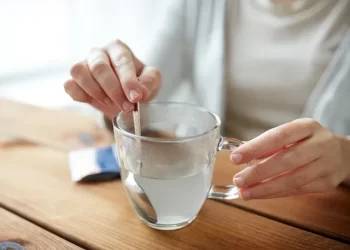 Melhores remédios para combater a ressaca: de farmácia e caseiros