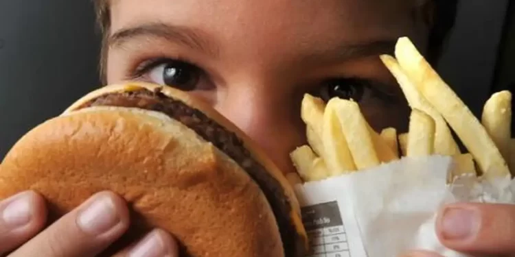 Uma em cada cinco crianças e adolescentes tem sobrepeso ou obesidade