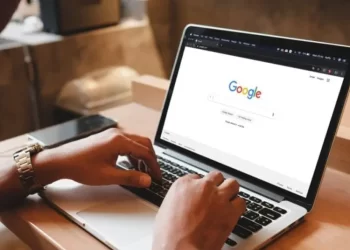 68% dos brasileiros usam a internet para dúvidas sobre medicamentos