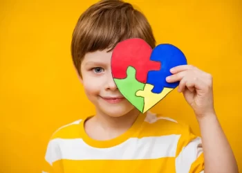 Autismo: pesquisa aponta baixo acesso a diagnóstico e terapias