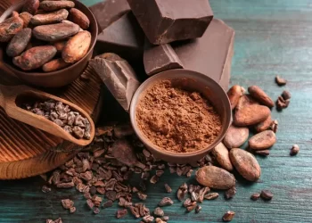 Conheça 13 benefícios do cacau para a saúde e como consumir