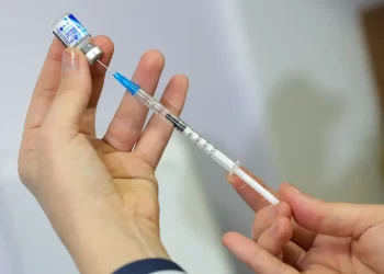 Vacina da gripe não aumenta risco da doença, alerta ministério