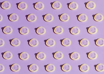 Fabricante de preservativos pode subir preços em 30% devido à guerra no Irã