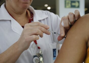 Turistas rumo à Copa devem estar alertas para vacina do sarampo