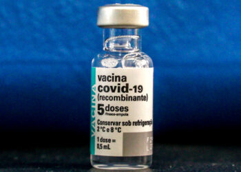 Vacina atualizada contra a Covid-19 reduz risco de infarto, AVC e morte cardiovascular