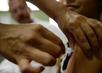 Vacinação de adolescentes de 15 a 19 anos contra o HPV é prorrogada