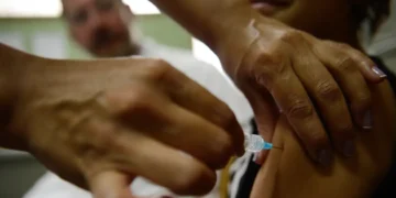 Vacinação de adolescentes de 15 a 19 anos contra o HPV é prorrogada