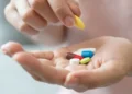 38% dos brasileiros tomam medicamentos antes de buscar atendimento médico