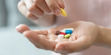 38% dos brasileiros tomam medicamentos antes de buscar atendimento médico