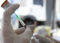 Sarampo: infectologista alerta sobre vacinação em viagens para a Copa