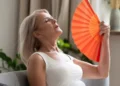 Novo medicamento para menopausa reduz fogachos sem uso de hormônios