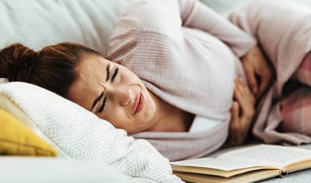 Comissão aprova licença menstrual para estudantes com endometriose ou adenomiose