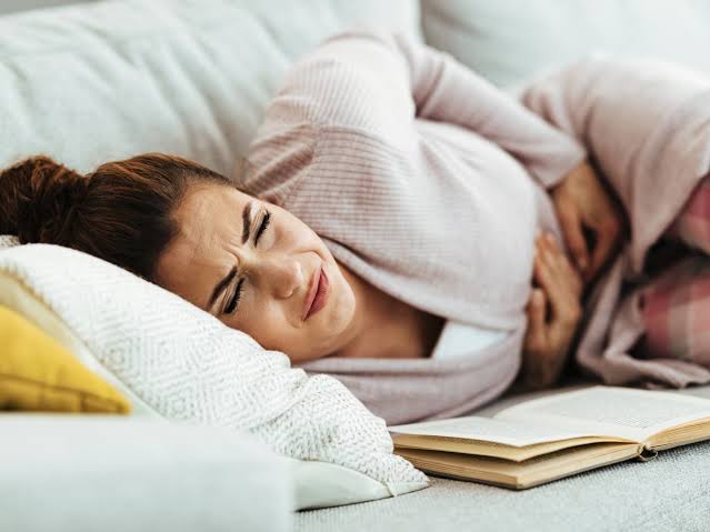 Comissão aprova licença menstrual para estudantes com endometriose ou adenomiose