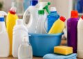 Anvisa proíbe fabricação e venda de 12 produtos de limpeza