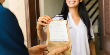 Anvisa libera venda de medicamentos por plataformas como iFood e Rapp