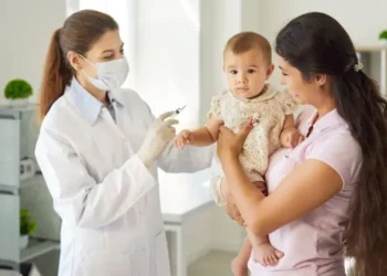 Por que as crianças tomam tantas vacinas? Veja 9 dúvidas sobre doses e segurança
