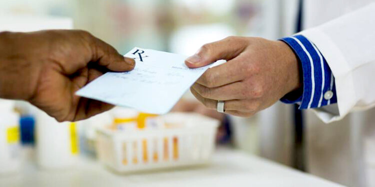 Mudanças na emissão e no controle de receitas médicas entram em vigor