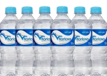Anvisa interdita água mineral da marca Vitoriosa por conter coliformes