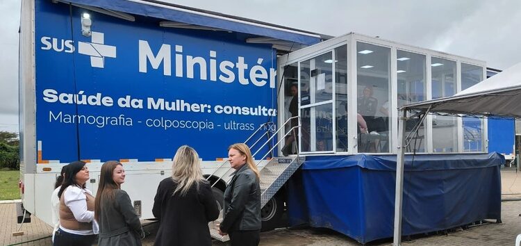 População de Aracati é atendida por carreta de saúde da mulher do Ministério da Saúde
