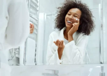 61% dos brasileiros gastam mais de R$100 por mês em beleza
