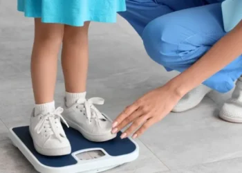 OMS veta caneta emagrecedora e cirurgia bariátrica para crianças