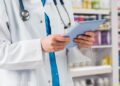 Comissão aprova piso salarial de R$ 6,5 mil para farmacêuticos