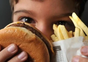 OMS lança guia para enfrentar obesidade em crianças e adolescentes
